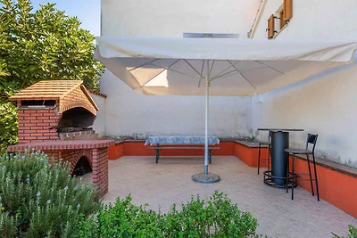 Villa mit Terrasse, Pool und Klimaanlage