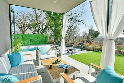 Villa mit Klimaanlage und Pool