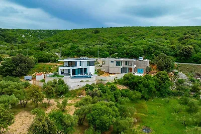 Villa mit Pool und Sommerküche