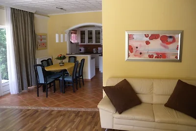 Ferienhaus anspruchsvoll mit Pool und