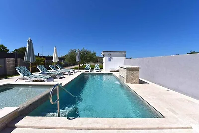 Villa mit Pool