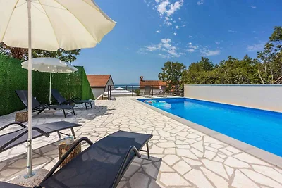 Ferienhaus mit Pool und Klimaanlage