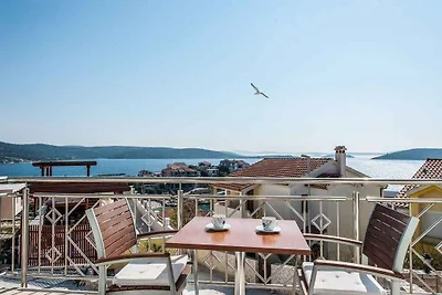 Villa mit Pool und Meerblick