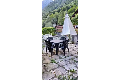 Ferienhaus In ruhiger Lage in den Bergen am R