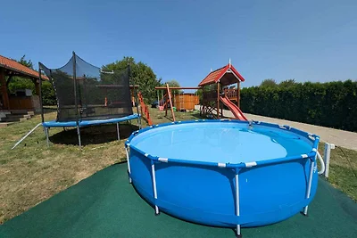 Ferienwohnung mit Kinderspielplatz und Pool