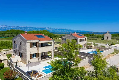 Ferienhaus mit Pool und Klimaanlage