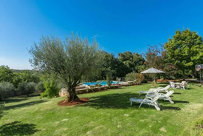 Villa mit privatem Pool und grossem Garten
