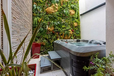 Ferienwohnung mit Terrasse und Whirlpool