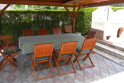 Ferienhaus mit Terrasse und Pool