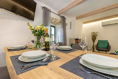 Renoviertes Steinhaus mit Whirlpool in