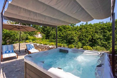 Villa mit Whirlpool und Pool