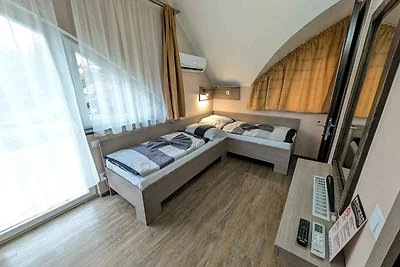 Ferienhaus mit Pool und Whirlpool nur 100 m v