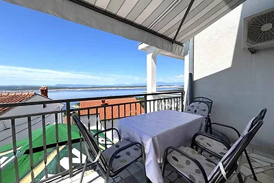 Ferienwohnung mit Pool und Meerblick