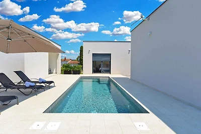 Villa mit Swimmingpool und Sauna