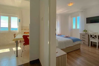 Ferienwohnung mit Meerblick 20 m vom Strand