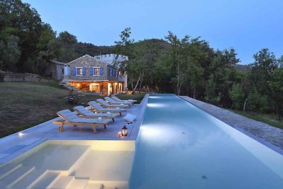 Ferienhaus mit Pool und Whirlpool