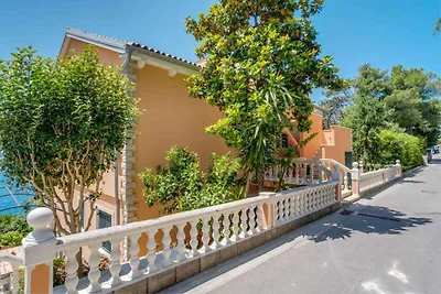 Komfortable Villa Magnolia mit Meerblick auf 
