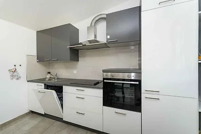 Ferienhaus mit Pool und Tennisplatz