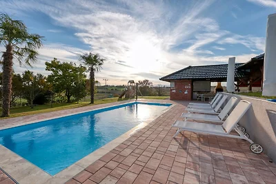 Villa mit Aussenpool