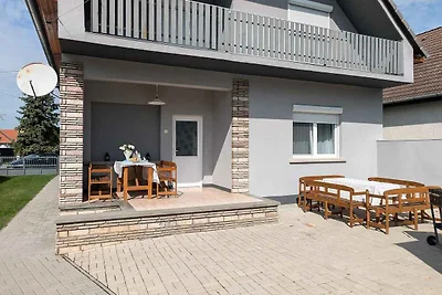 Ferienhaus in der Nähe vom Wasser mit ruhiger