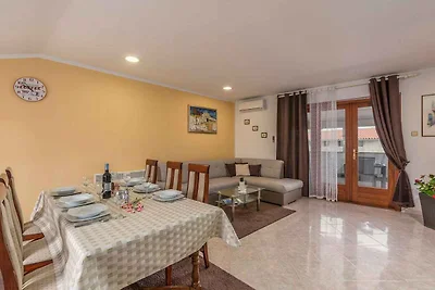 Ferienwohnung mit Pool und Garten zur gemeins