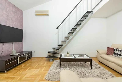 Modern eingerichtetes Apartment für vier Pers