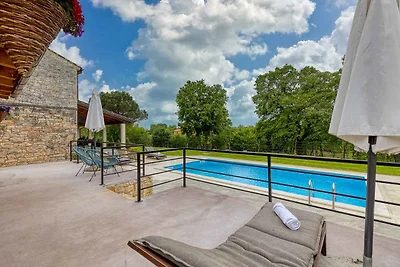 Villa mit Garten und Privatpool