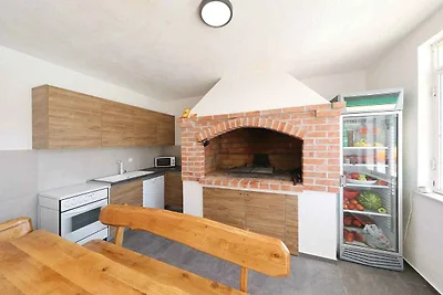 Ferienhaus mit Pool und Grill