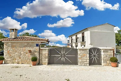 Ferienhaus mit Pool und Klimaanlage