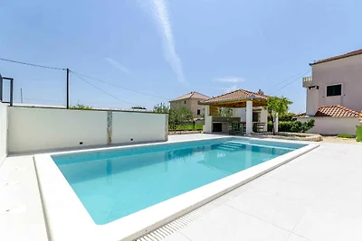 Ferienhaus mit Aussenpool, 50 m vom Meer