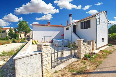 Ferienhaus mit Pool und Klimaanlage