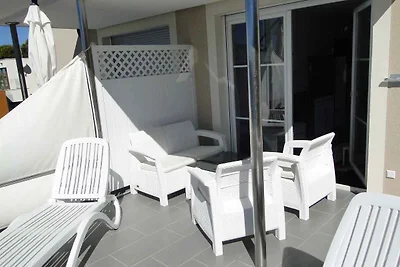 Villa direkt am Meer mit gemeinsamen Pool