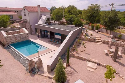 Villa mit Pool und Klimaanlage