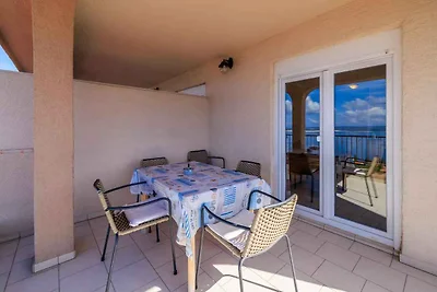 Ferienwohnung mit Pool und Meerblick