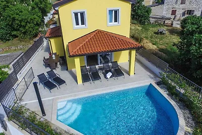 Villa mit Pool und Klimaanlage
