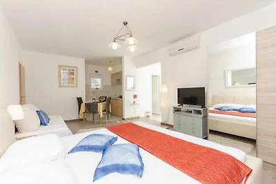 Studio mit Klimaanlage und Balkon in Vodice