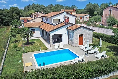 Villa mit Pool und Klimaanlage
