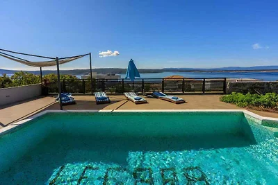 Ferienhaus mit Pool und Meerblick