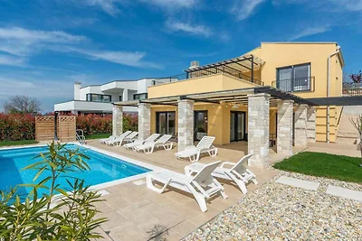 Villa mit Pool