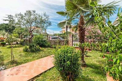 Ferienwohnung mit Garten und Klimaanlage