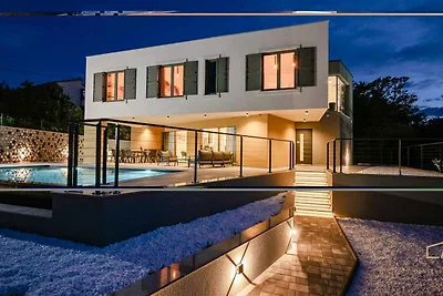 Villa mit Pool- und Meerblick