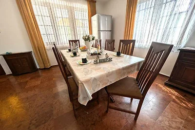 Ferienhaus mit Innenpool, Whirlpool und Sauna