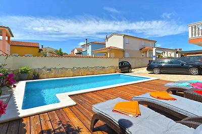 Ferienhaus mit Pool und Klimaanlage