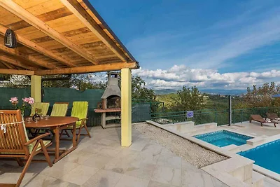 Villa mit Pool und Klimanlage