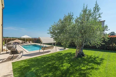 Villa mit Pool und Klimaanlage