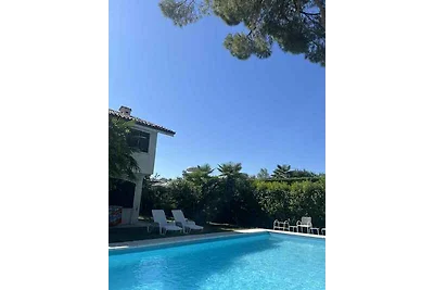 Ferienhaus mit Terrasse und Pool