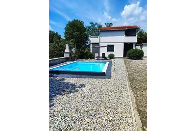 Ferienhaus mit Pool und Garten