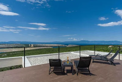 Ferienhaus mit Pool, Balkon und Grill