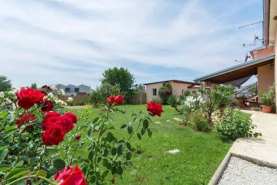 Villa mit Pool und Garten