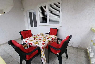 Ferienwohnung mit Terrasse in Meernähe